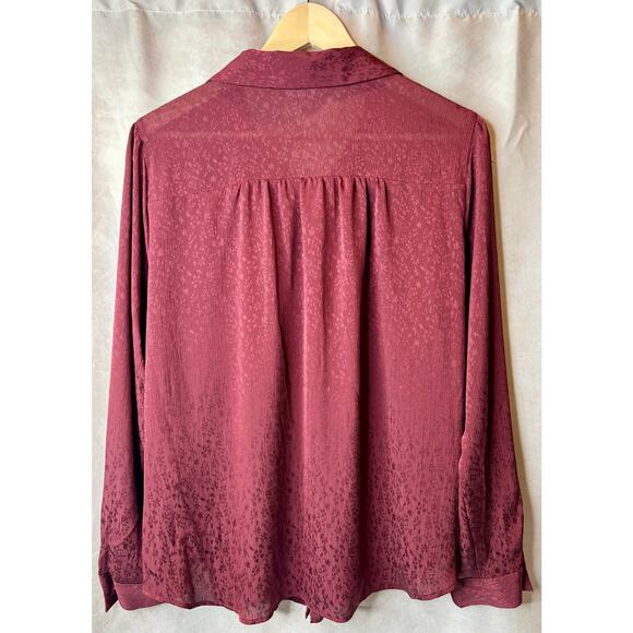 Lauren Conrad Button Down Collared Shirt w/ floral detail Size Large - Picture 3 of 5